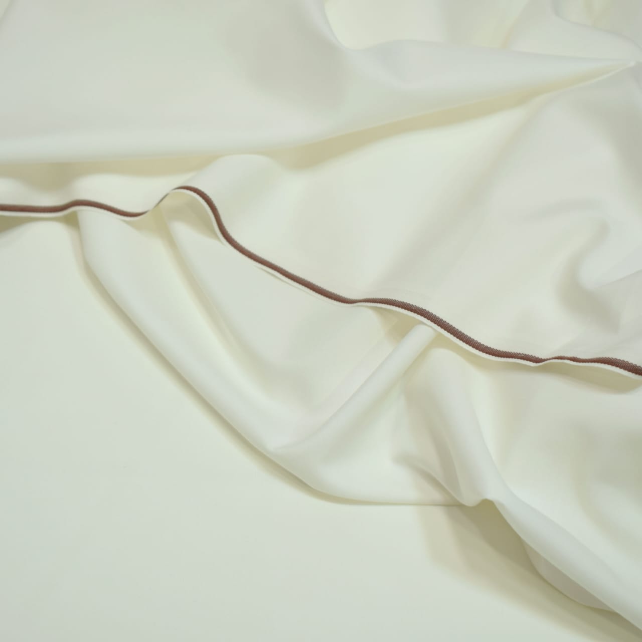 Cream White Boski  – Redefining Style, Comfort - Image 2
