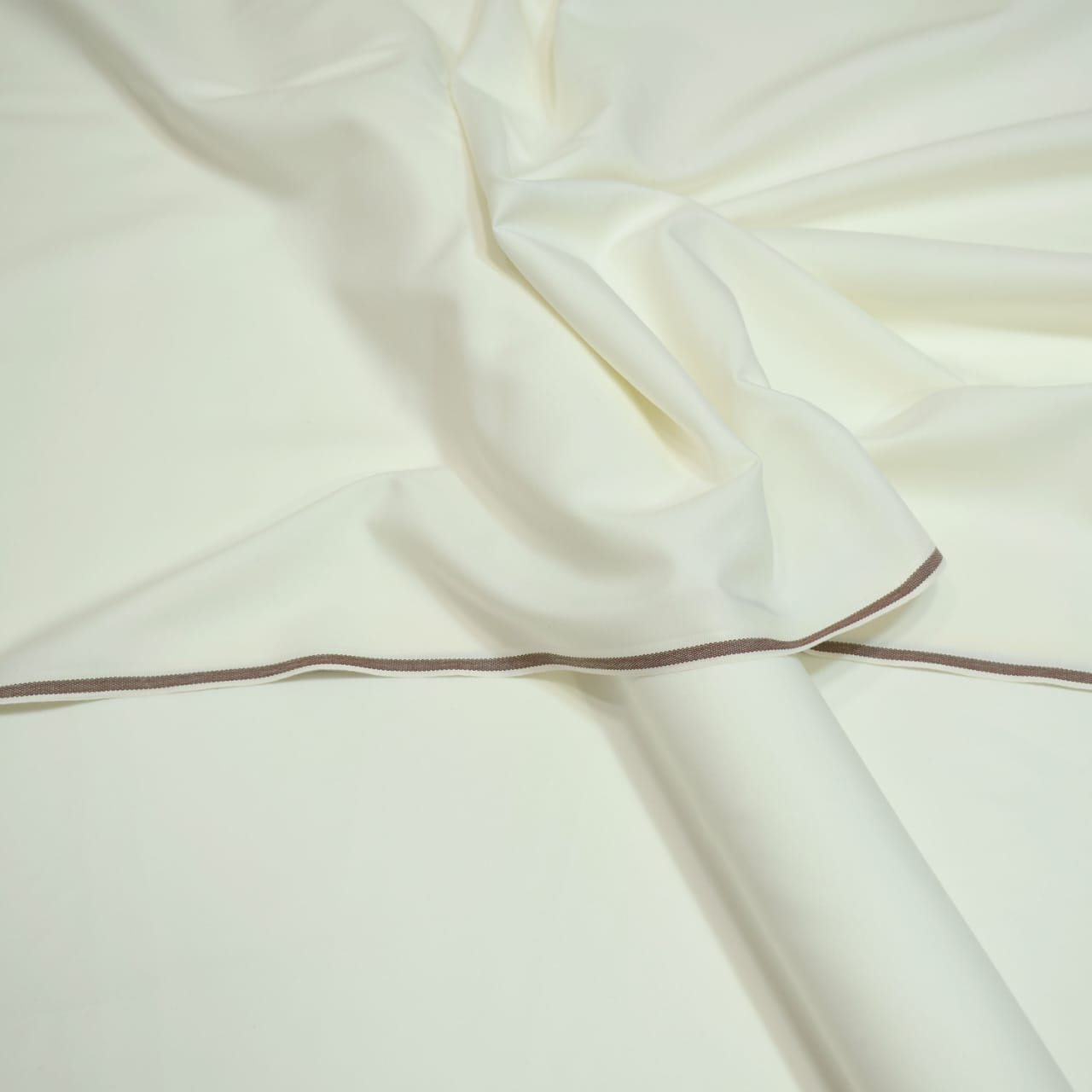 Cream White Boski  – Redefining Style, Comfort - Image 3